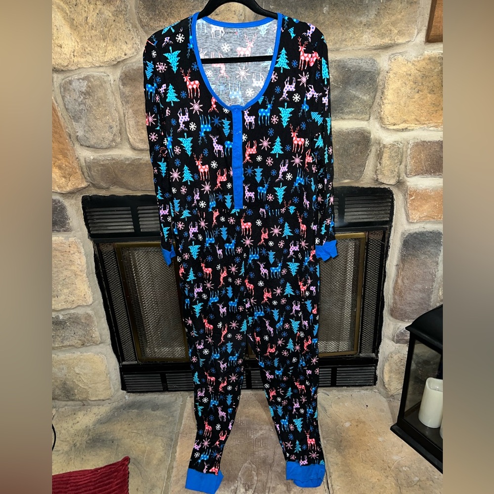 *5/25* Avenue Black Pajama Onesie with Colorful Reindeer Print